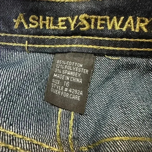 Ashley,‎ Stewart jeans - Picture 5 of 6